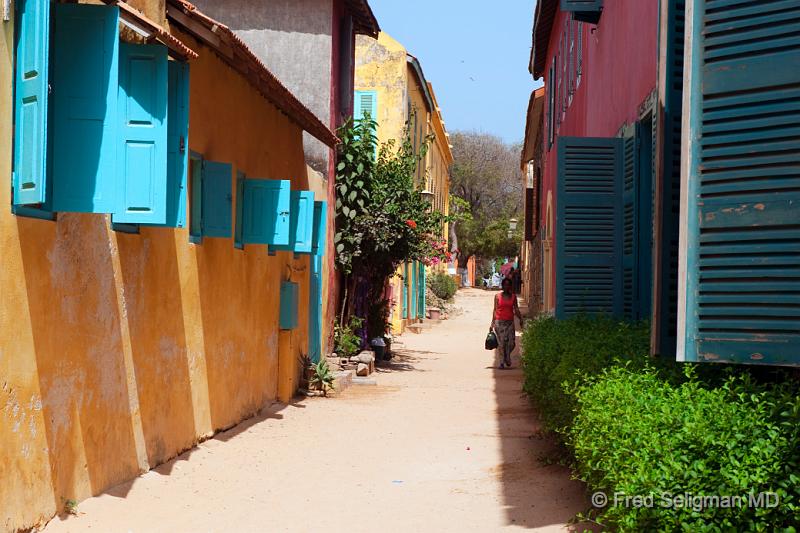 20090528_105114 D3 P1 P1.jpg - Narrow street, Goree Island